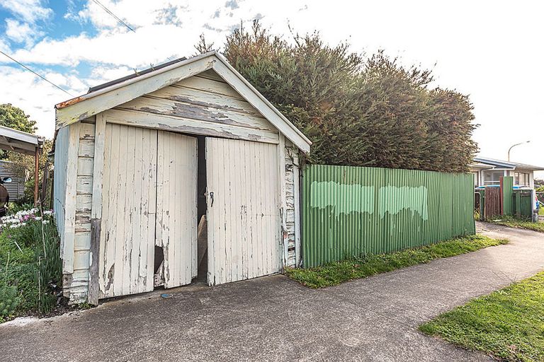Photo of property in 2 Alma Road, Gonville, Whanganui, 4501