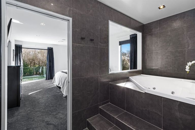 Photo of property in 97e Englefield Road, Northwood, Christchurch, 8051