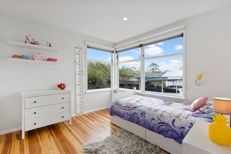 Photo of property in 2/116 Beach Haven Road, Beach Haven, Auckland, 0626