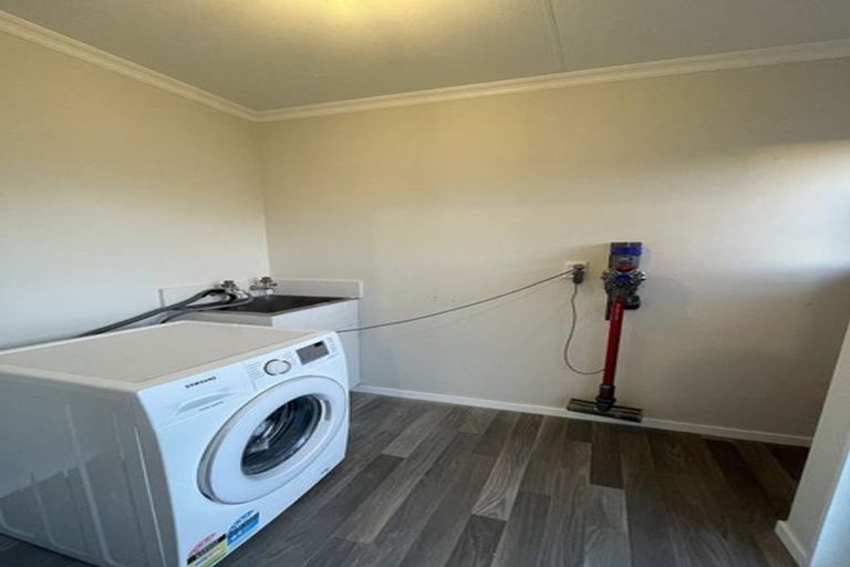 Photo of property in 38 Suzanne Grove, Kelvin Grove, Palmerston North, 4414