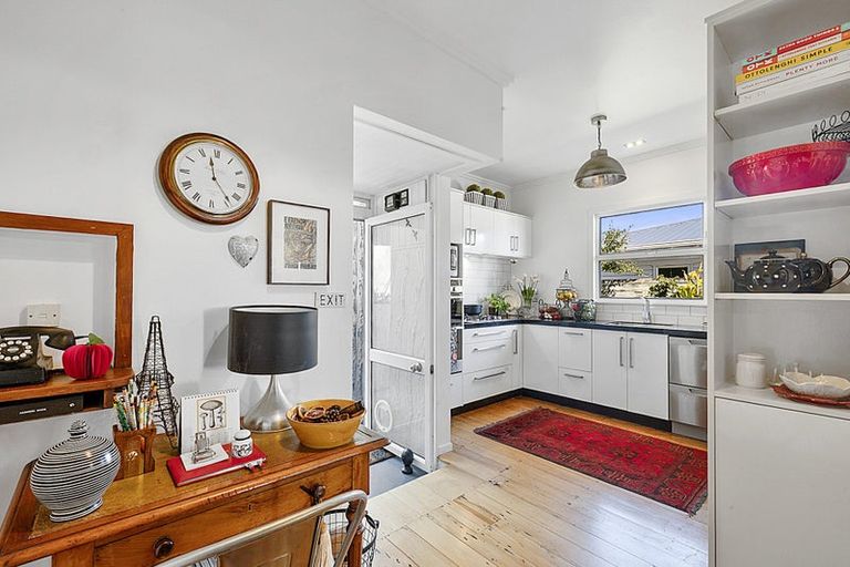 Photo of property in 11 Burns Street, Westown, New Plymouth, 4310