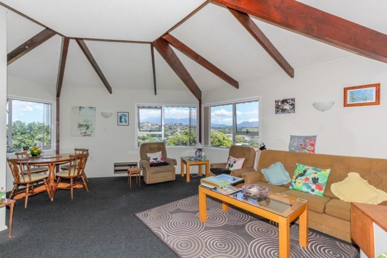 Photo of property in 2/4 Scott Street, Moturoa, New Plymouth, 4310