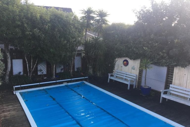 Photo of property in 2/10a Penning Road, Castor Bay, Auckland, 0620