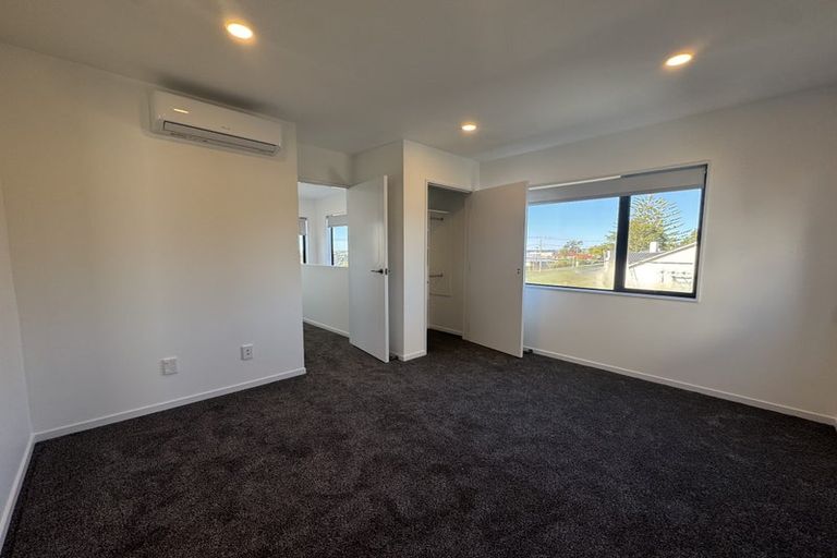 Photo of property in 14a Elcoat Avenue, Te Atatu South, Auckland, 0610