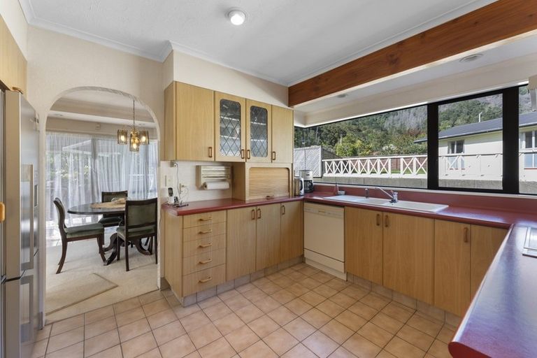 Photo of property in 65 Kamahi Street, Stokes Valley, Lower Hutt, 5019