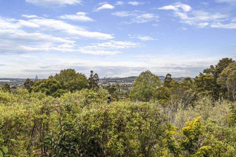 Photo of property in 264 Titirangi Road, Titirangi, Auckland, 0604