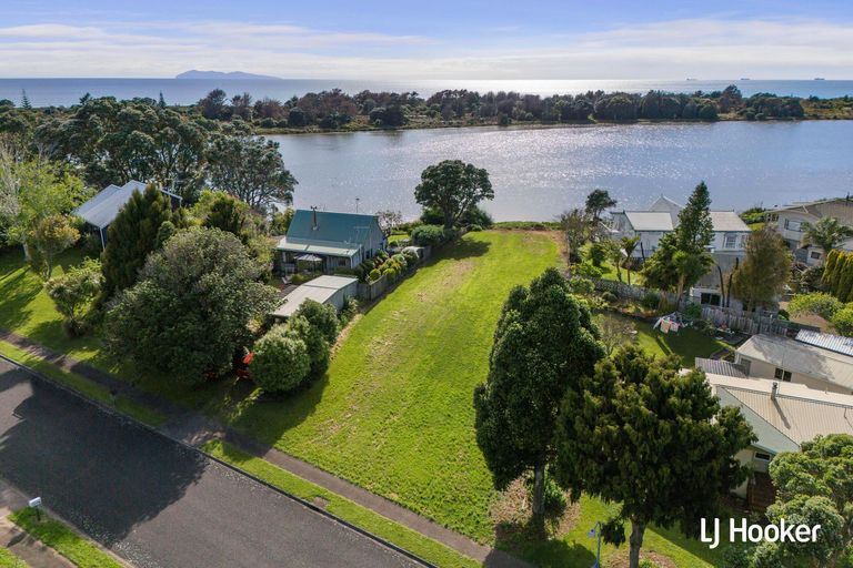 Photo of property in 22 Pohutukawa Drive, Athenree, Waihi Beach, 3177