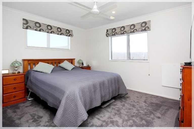 Photo of property in 12 Oxnam Place, Foxton Beach, Foxton, 4815