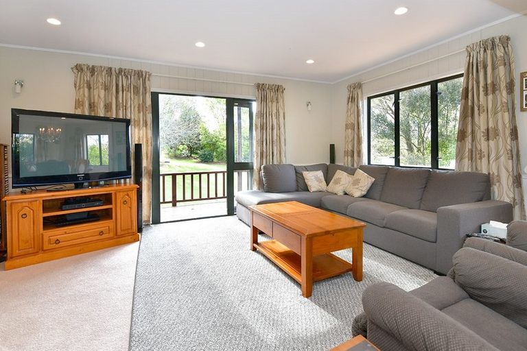 Photo of property in 2 Pineview Lane, Helensville, 0875
