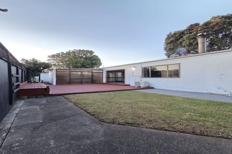 Photo of property in 14 Waimana Road, Conifer Grove, Takanini, 2112