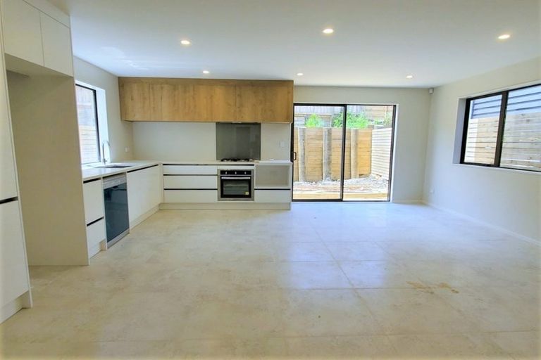 Photo of property in 16b Kaimai Avenue, Massey, Auckland, 0614