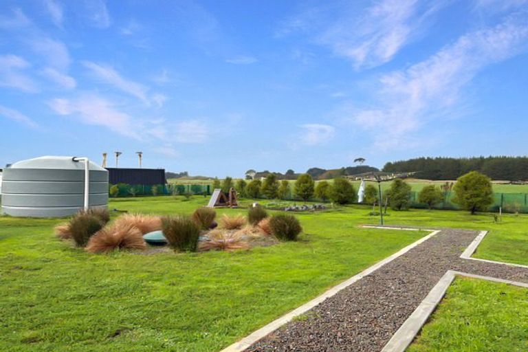 Photo of property in 120 Cummerfield Road, Foxton, 4891