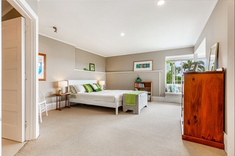 Photo of property in 22 Stanley Point Road, Stanley Point, Auckland, 0624