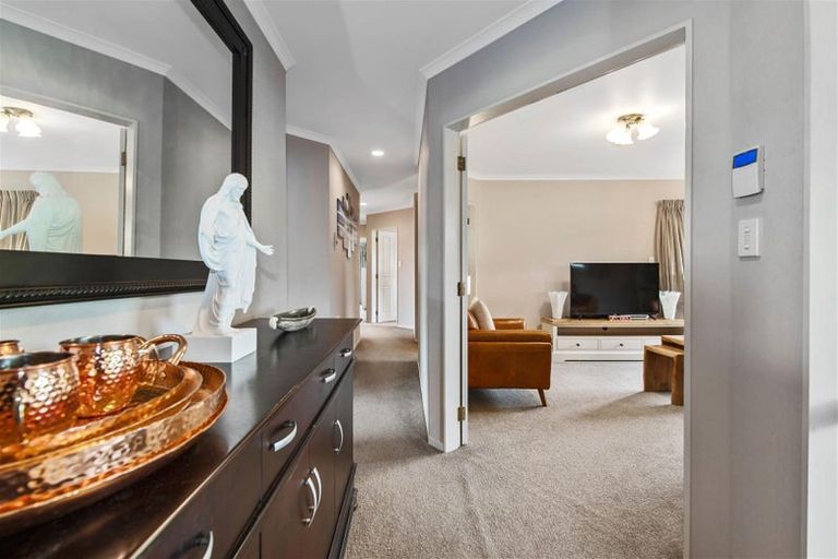 Photo of property in 4 Mccahon Drive, Pukehangi, Rotorua, 3015