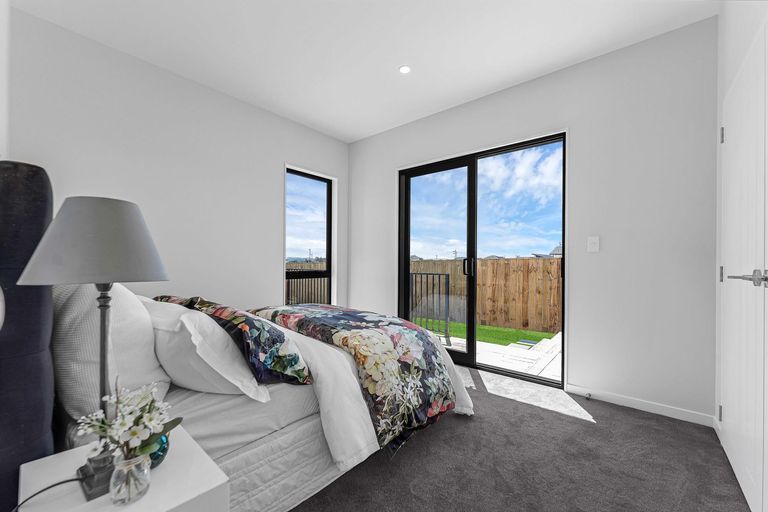 Photo of property in 27 Korowhiti Road, Clarks Beach, 2122