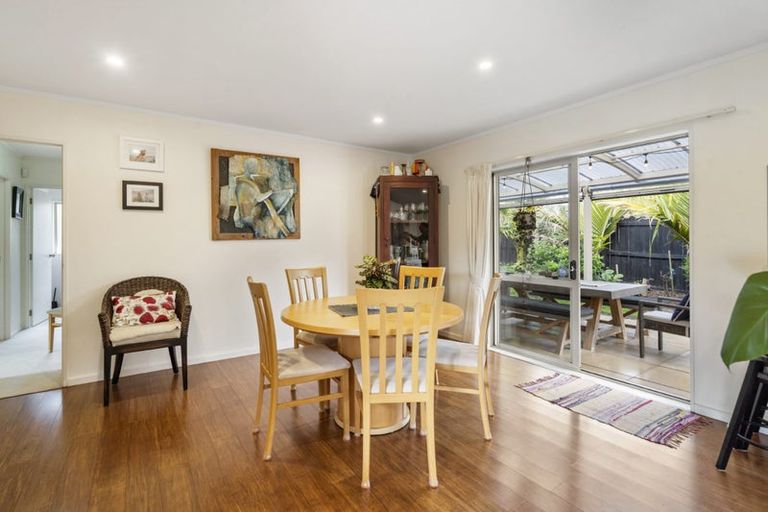 Photo of property in 41 Waimoko Glen, Swanson, Auckland, 0612