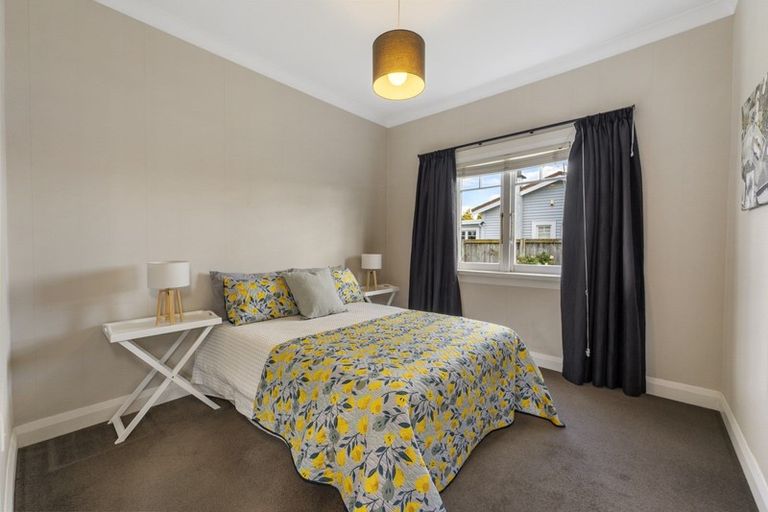 Photo of property in 25 Oxford Street, Fairfield, Hamilton, 3214