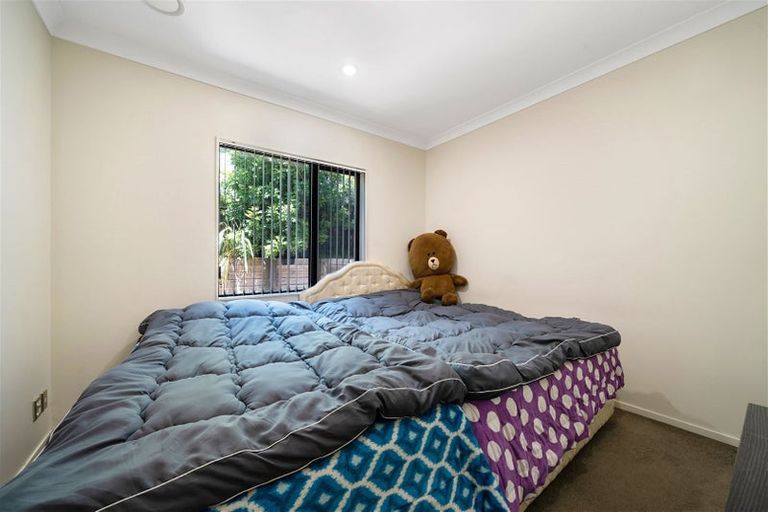 Photo of property in 23 Midhurst Avenue, Henderson, Auckland, 0612