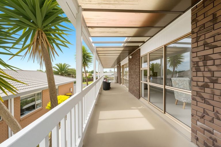 Photo of property in 35d Edmonton Road, Henderson, Auckland, 0612