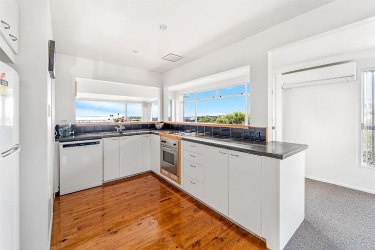 Photo of property in 69 Wade River Road, Stanmore Bay, Whangaparaoa, 0932