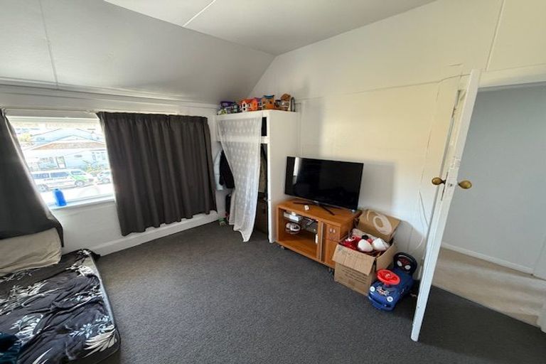 Photo of property in 6 Roxburgh Grove, Petone, Lower Hutt, 5012