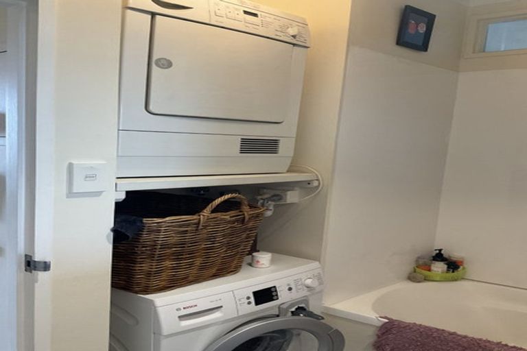 Photo of property in Hobson Court Flats, 69/70 Hobson Street, Thorndon, Wellington, 6011