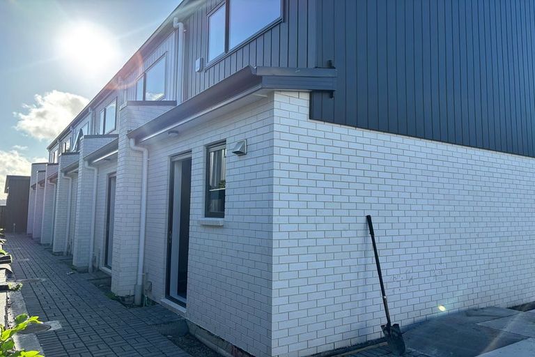 Photo of property in 9/88 Gloria Avenue, Te Atatu Peninsula, Auckland, 0610