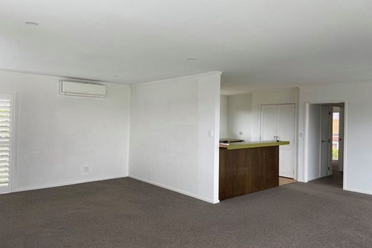 Photo of property in 3 Mirwill Road, Rothesay Bay, Auckland, 0630