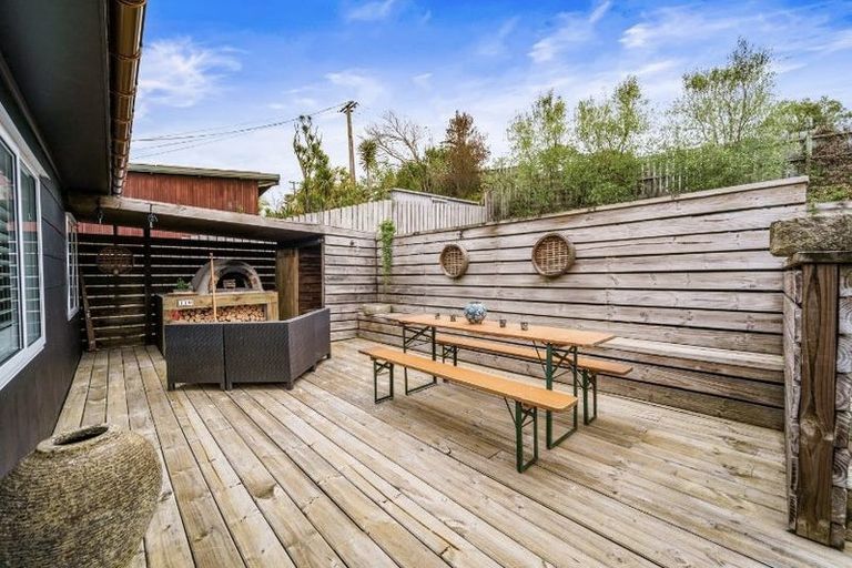 Photo of property in 110 Candia Road, Henderson Valley, Auckland, 0614