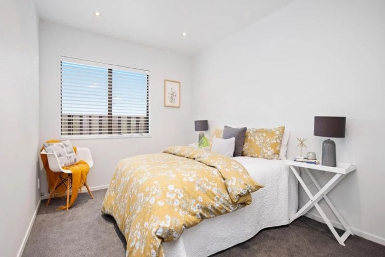 Photo of property in 1/2 The Esplanade, Eastern Beach, Auckland, 2012