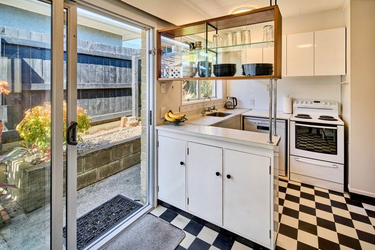 Photo of property in 18 Anthony Grove, Paraparaumu Beach, Paraparaumu, 5032