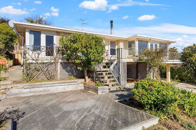 Photo of property in 25 Te Awakura Terrace, Mount Pleasant, Christchurch, 8081