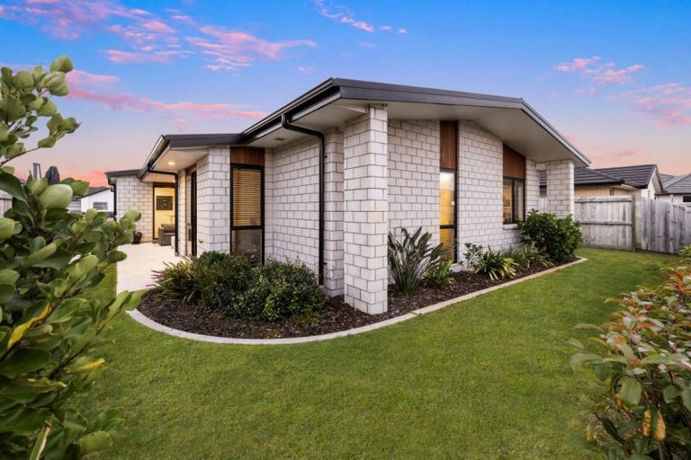 Photo of property in 14 Dunkeld Drive, Papamoa, 3118