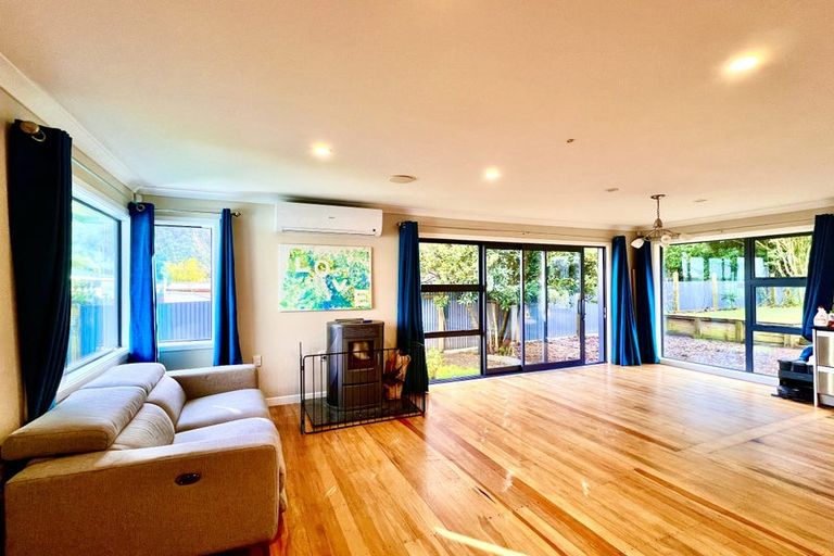 Photo of property in 45 Gillespies Road, Birchville, Upper Hutt, 5018