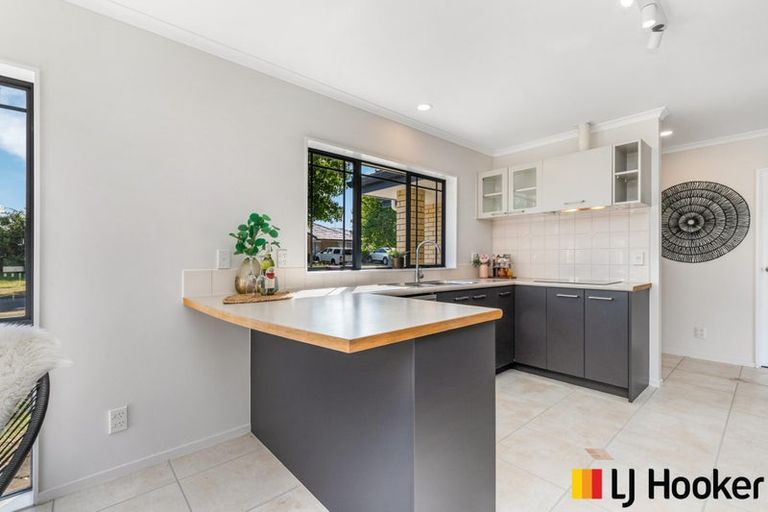 Photo of property in 3 Ashland Place, Weymouth, Auckland, 2103