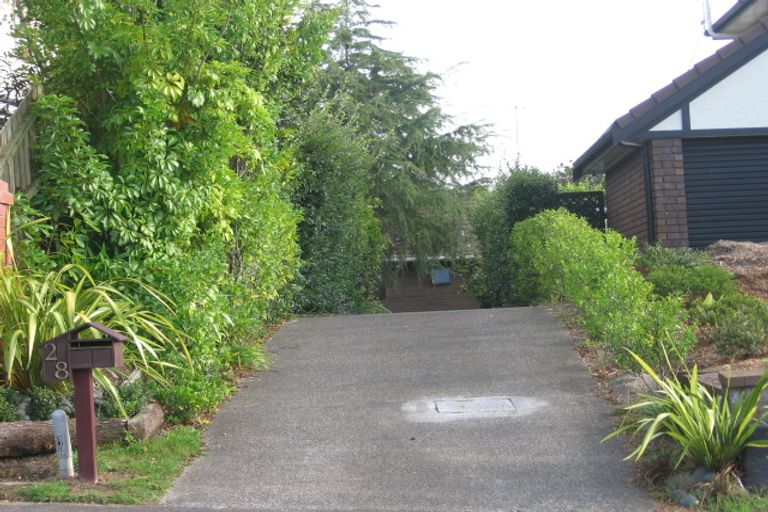 Photo of property in 28 Ravenstone Place, Chatswood, Auckland, 0626