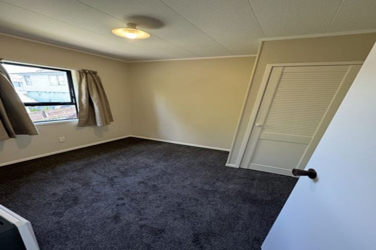 Photo of property in 64 Solar Road, Glen Eden, Auckland, 0602