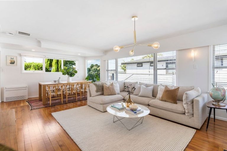 Photo of property in 1/119 Exmouth Road, Northcote, Auckland, 0627