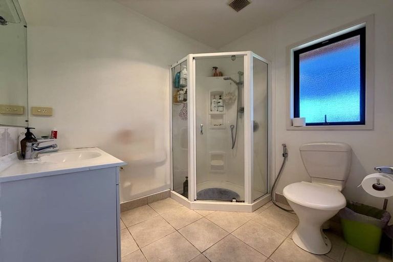 Photo of property in 19 Roy Maloney Drive, Henderson, Auckland, 0612