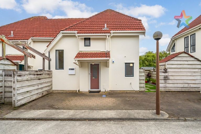 Photo of property in 2/74 Waiwhetu Road, Waiwhetu, Lower Hutt, 5010