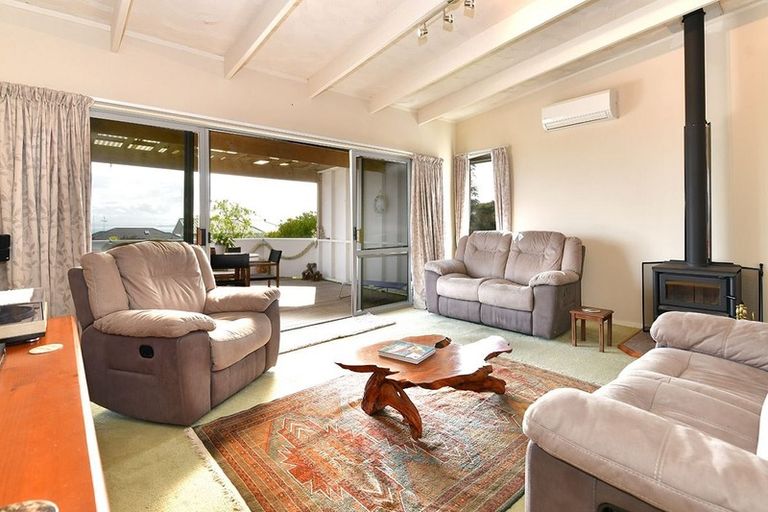 Photo of property in 1300 Whangaparaoa Road, Army Bay, Whangaparaoa, 0930