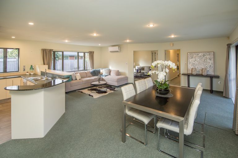 Photo of property in 3 Thicket Close, Redwood, Christchurch, 8051