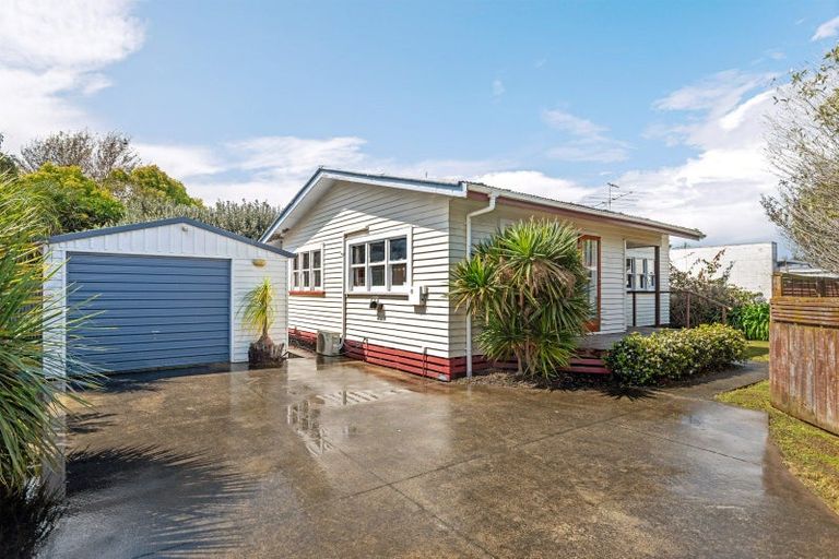 Photo of property in 9a Leon Street, Riverdale, Gisborne, 4010