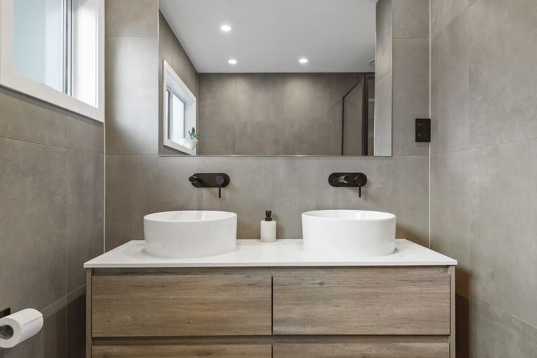 Photo of property in 1/24 John Downs Drive, Browns Bay, Auckland, 0630