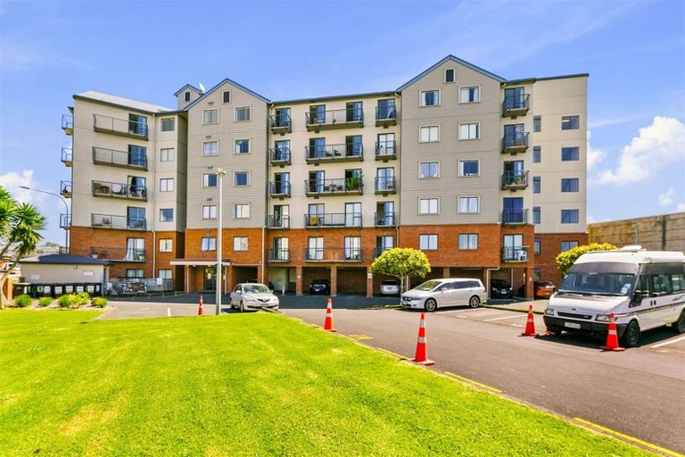 Photo of property in 5e/17 Crown Lynn Place, New Lynn, Auckland, 0600