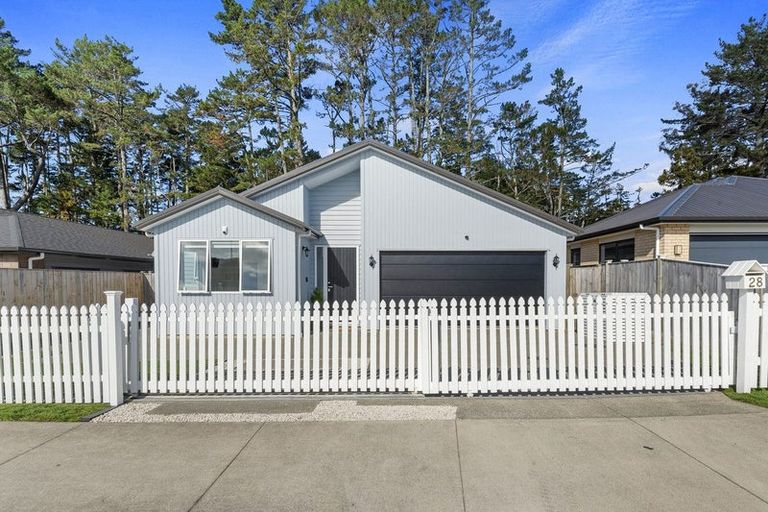 Photo of property in 28 Konoba Avenue, Kumeu, 0810