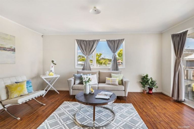 Photo of property in 28 Gambare Place, Wattle Downs, Auckland, 2103