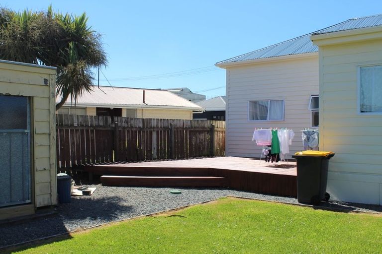 Photo of property in 18 Wesley Street, South Dunedin, Dunedin, 9012