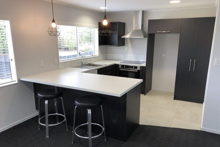 Photo of property in 3 Lydia Place, Kelvin Grove, Palmerston North, 4414