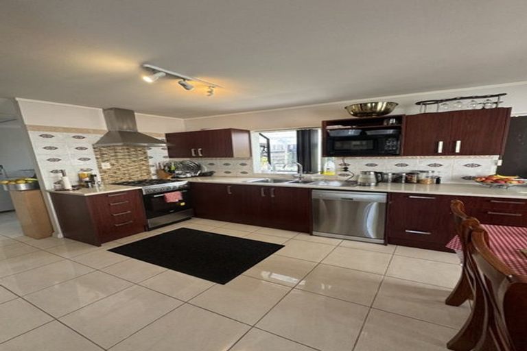 Photo of property in 68 Newington Road, Henderson, Auckland, 0612